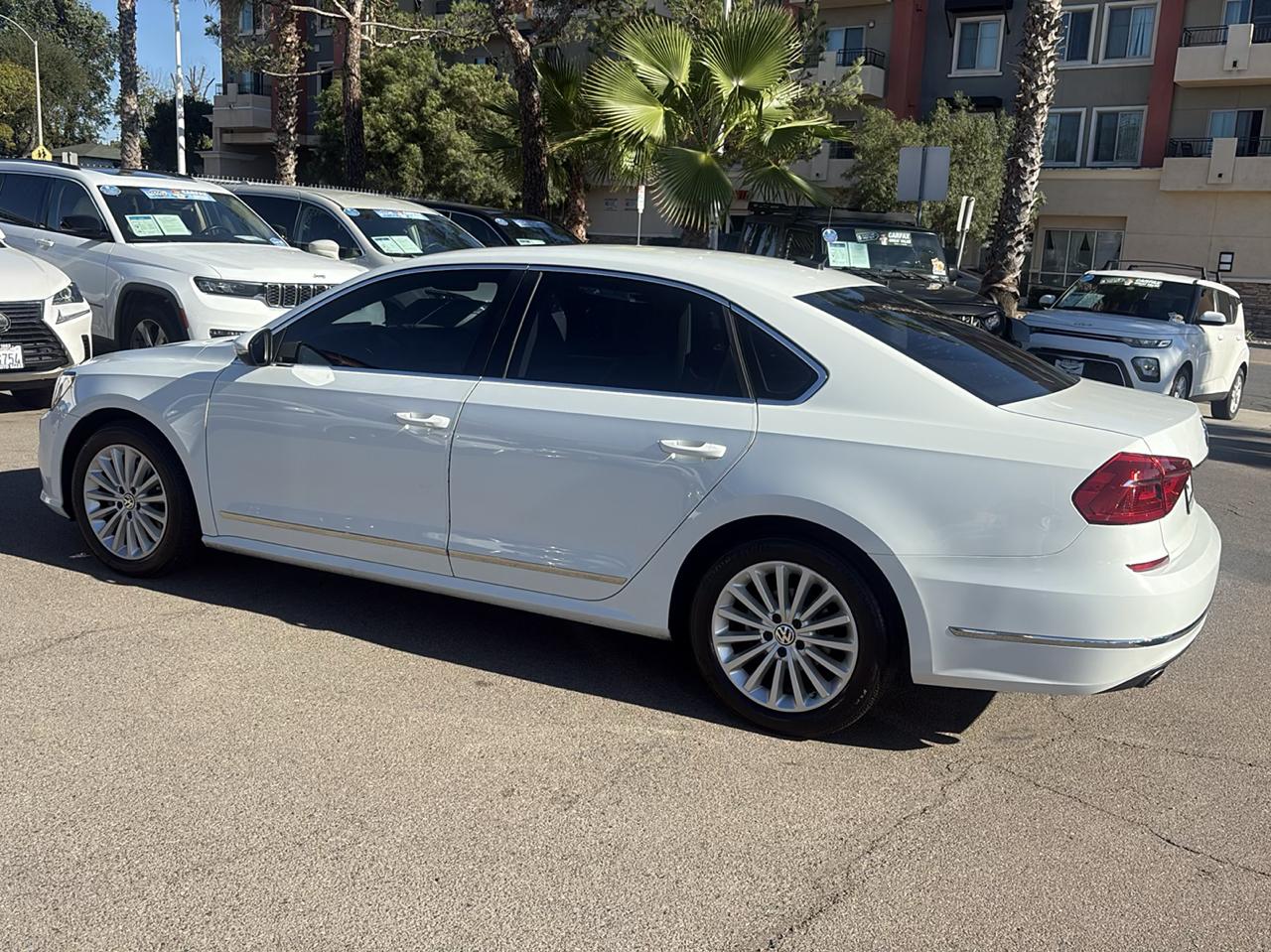 Volkswagen Passat 4dr Sdn 1.8T Auto SE PZEV 2016