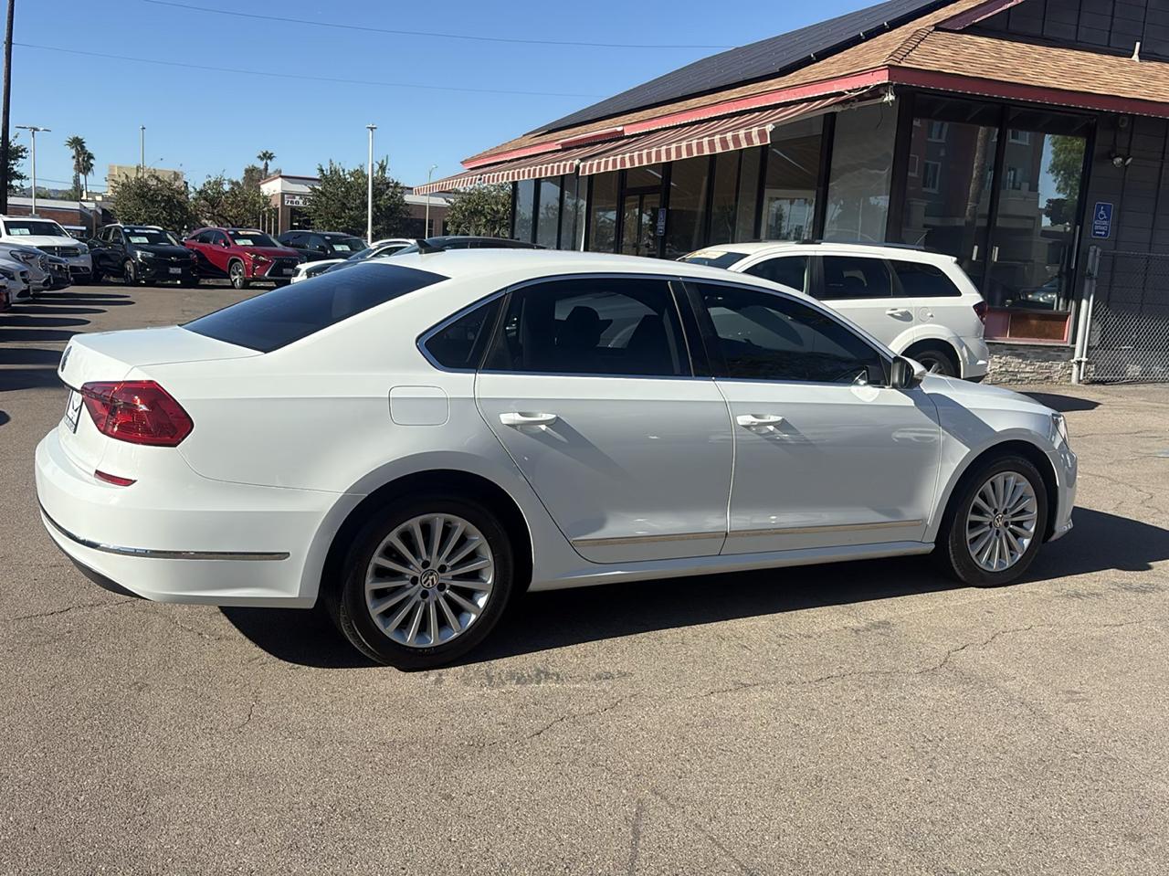 Volkswagen Passat 4dr Sdn 1.8T Auto SE PZEV 2016