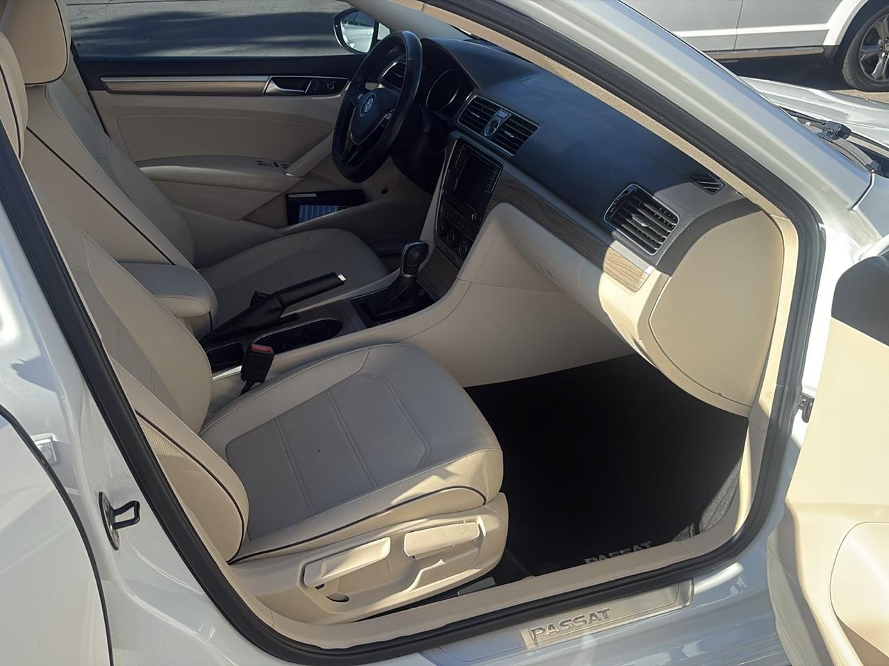 Volkswagen Passat 4dr Sdn 1.8T Auto SE PZEV 2016
