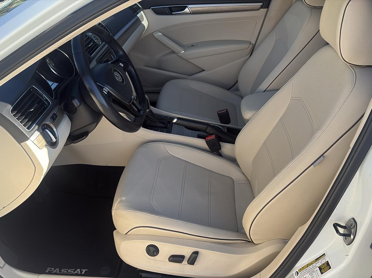 Volkswagen Passat 4dr Sdn 1.8T Auto SE PZEV 2016
