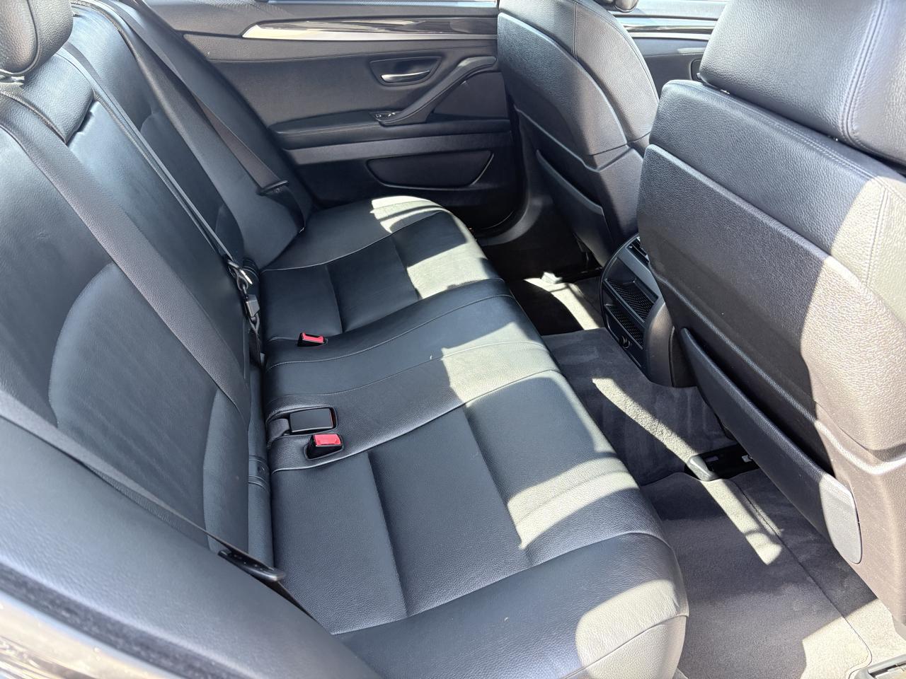 BMW 5 Series 4dr Sdn 528i RWD 2011