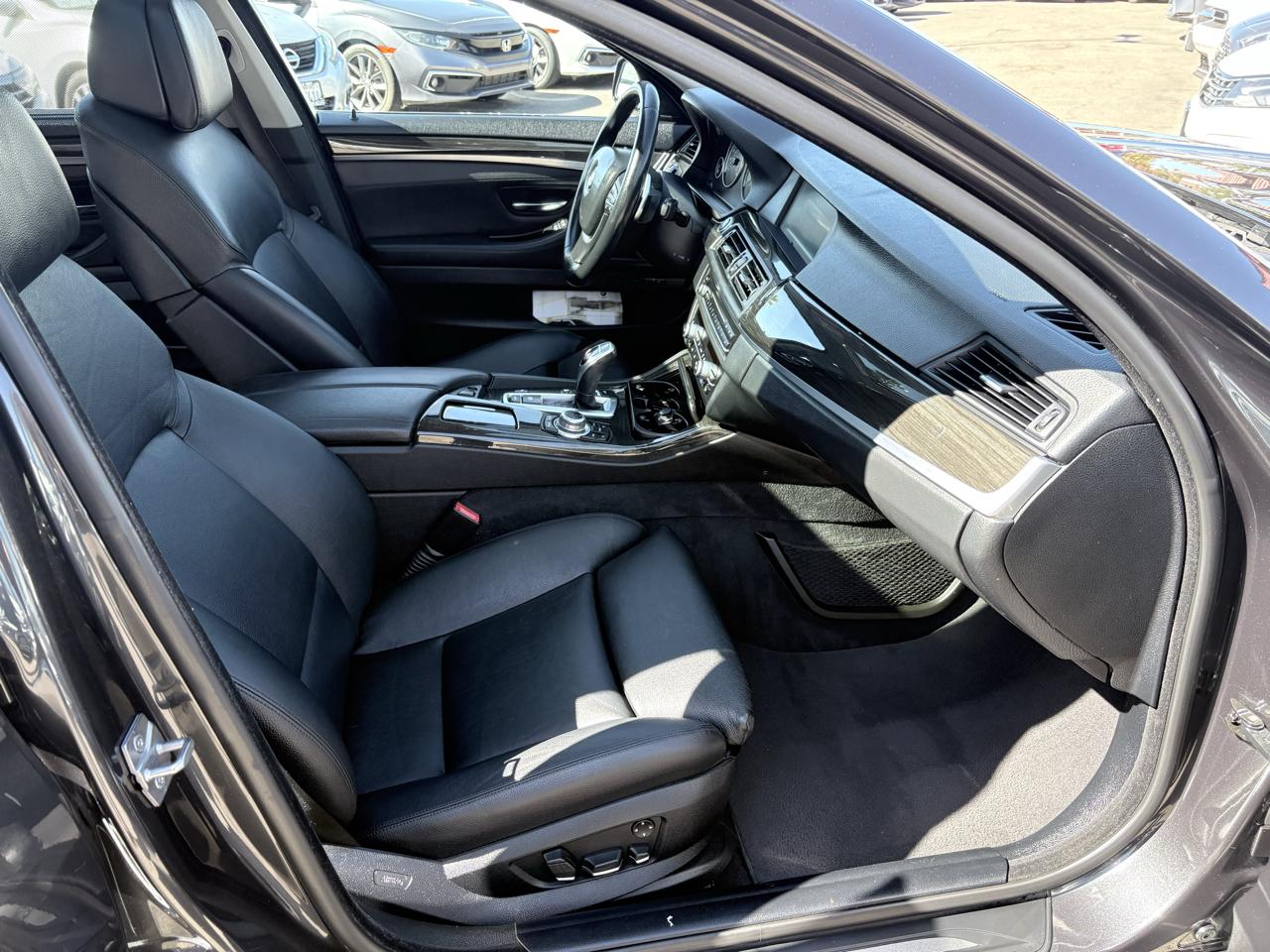 BMW 5 Series 4dr Sdn 528i RWD 2011