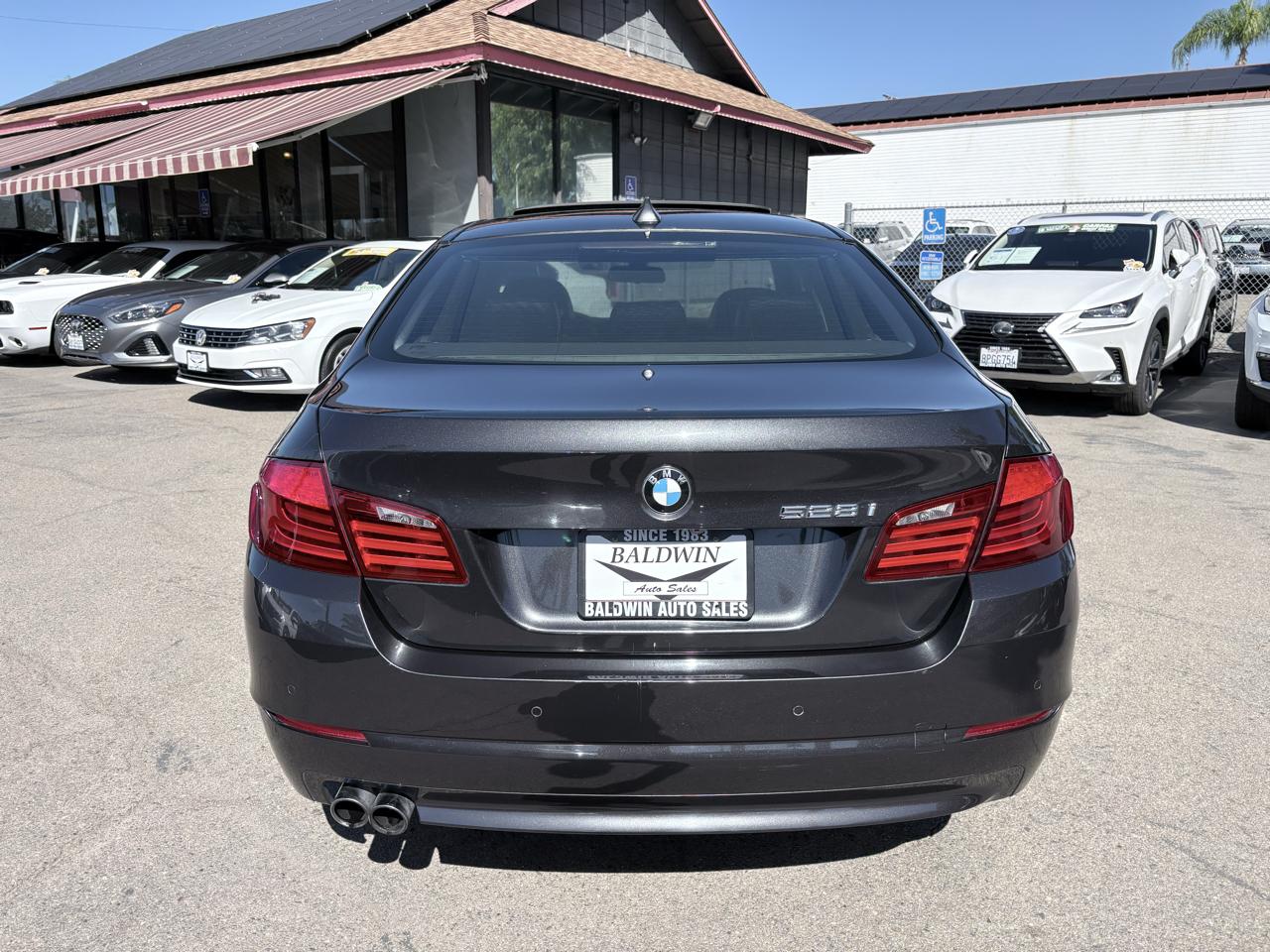 BMW 5 Series 4dr Sdn 528i RWD 2011