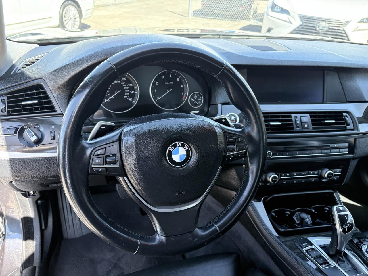 BMW 5 Series 4dr Sdn 528i RWD 2011