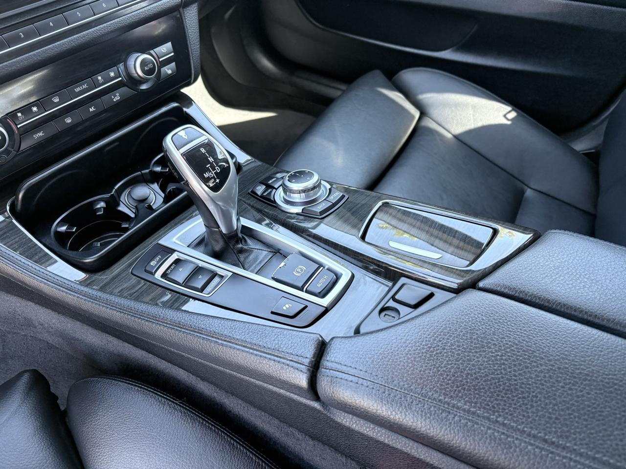 BMW 5 Series 4dr Sdn 528i RWD 2011