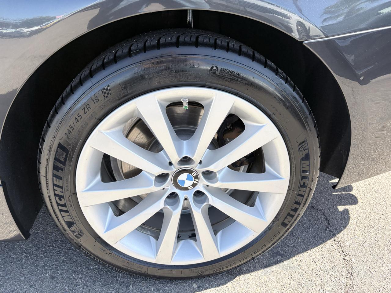 BMW 5 Series 4dr Sdn 528i RWD 2011