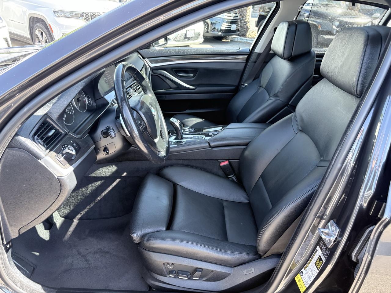 BMW 5 Series 4dr Sdn 528i RWD 2011