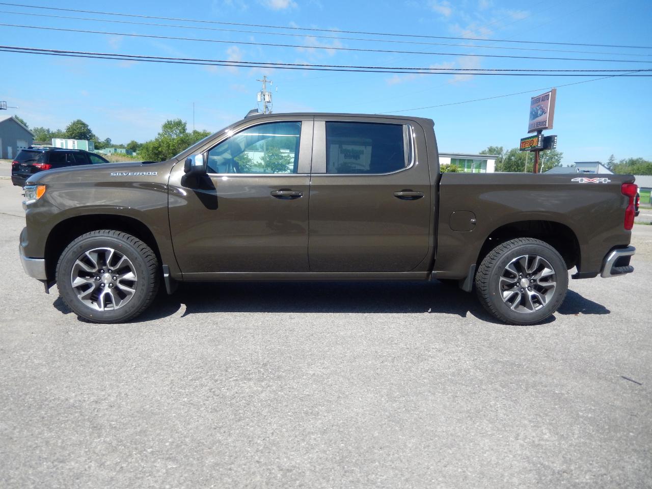 Chevrolet Silverado 1500 LT-L Crew Cab 4WD 2023