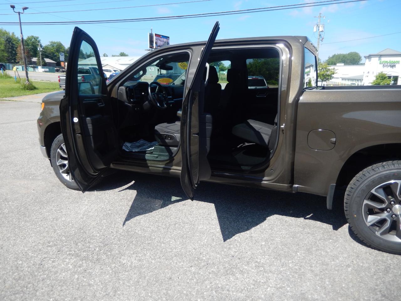 Chevrolet Silverado 1500 LT-L Crew Cab 4WD 2023