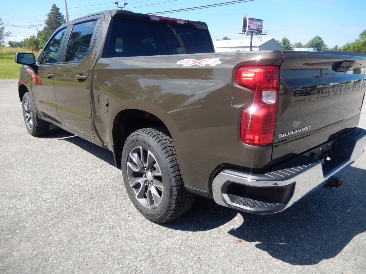 Chevrolet Silverado 1500 LT-L Crew Cab 4WD 2023