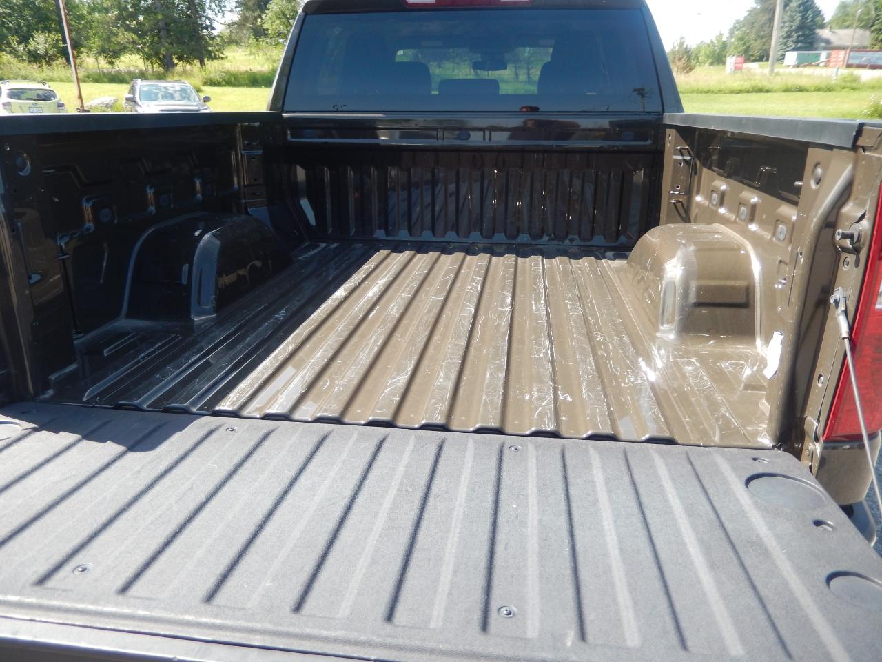 Chevrolet Silverado 1500 LT-L Crew Cab 4WD 2023