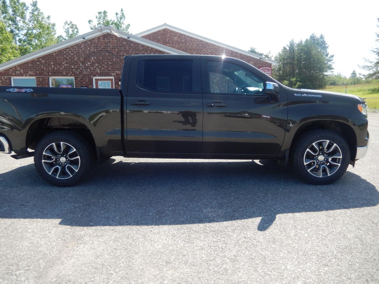 Chevrolet Silverado 1500 LT-L Crew Cab 4WD 2023