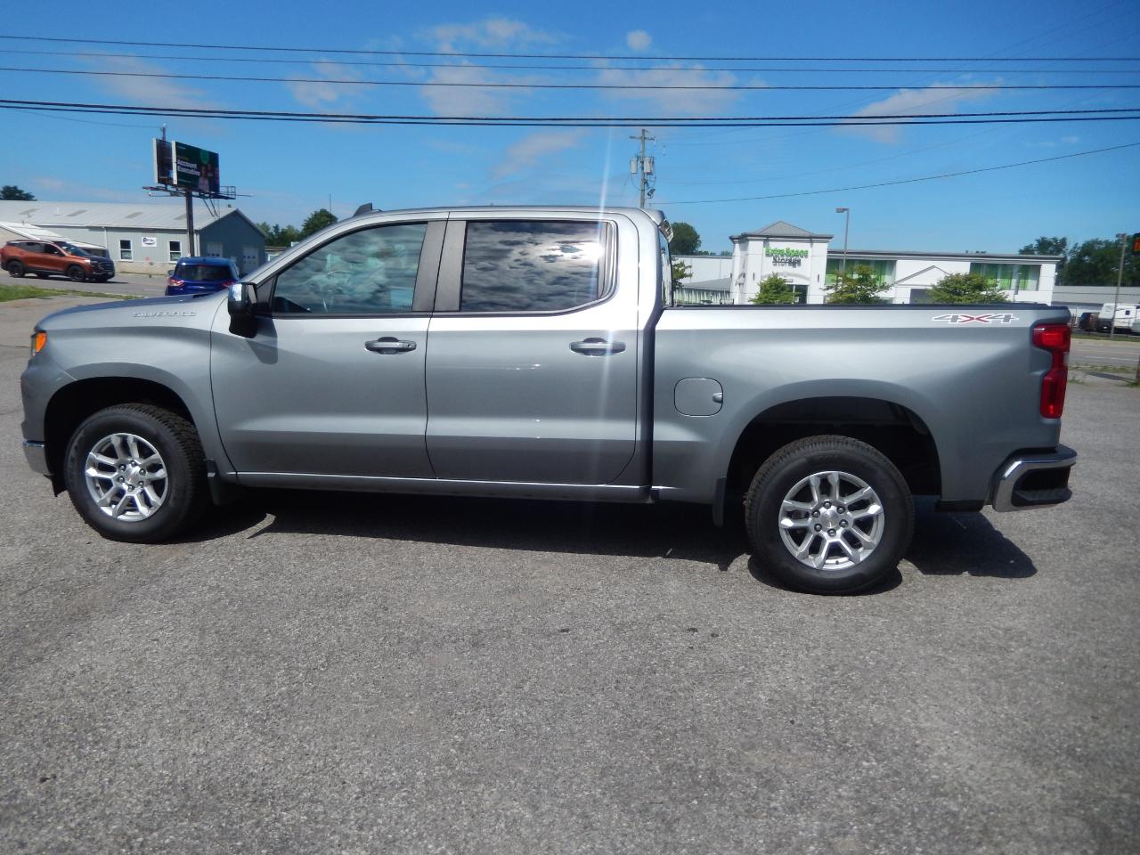 Chevrolet Silverado 1500 LT-L Crew Cab 4WD 2023