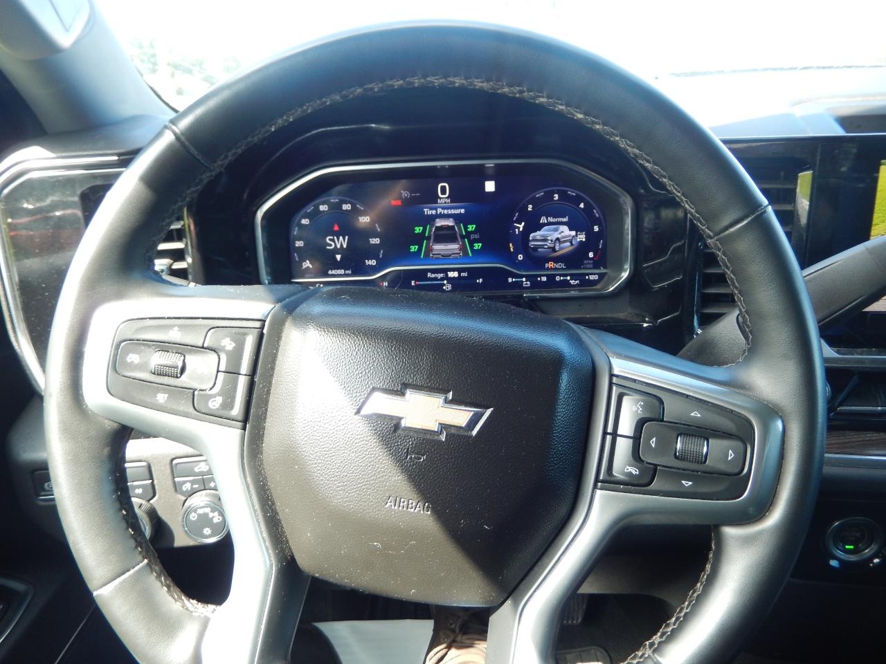 Chevrolet Silverado 1500 LT-L Crew Cab 4WD 2023