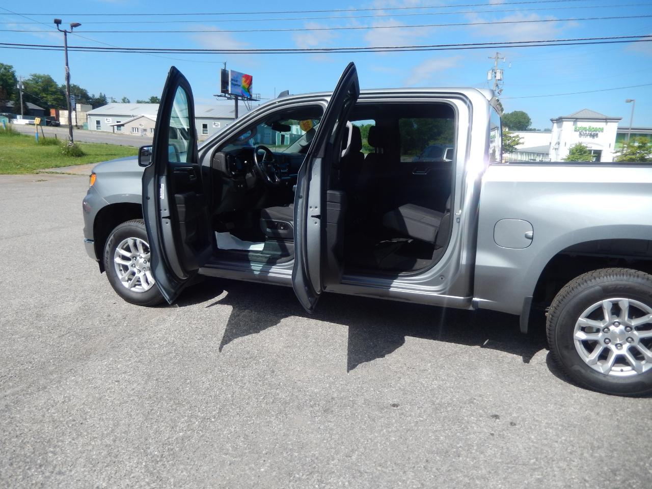 Chevrolet Silverado 1500 LT-L Crew Cab 4WD 2023