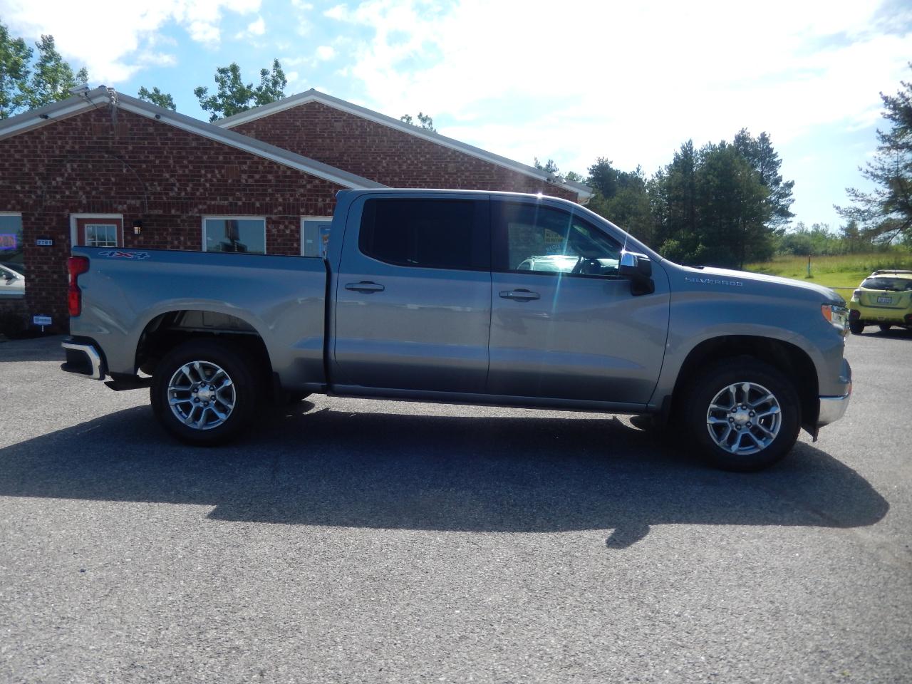 Chevrolet Silverado 1500 LT-L Crew Cab 4WD 2023