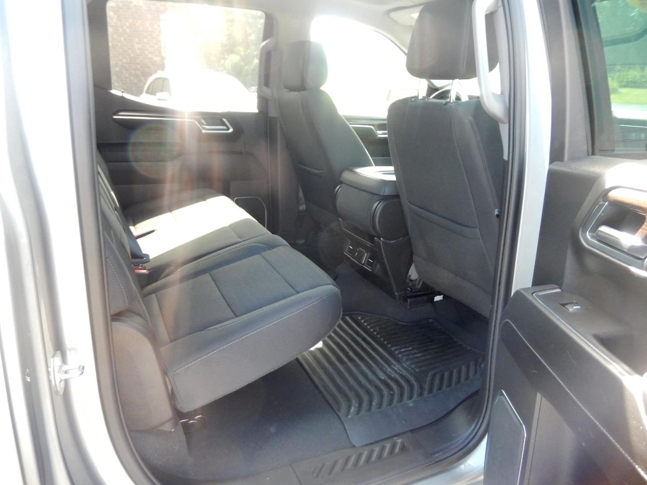 Chevrolet Silverado 1500 LT-L Crew Cab 4WD 2023