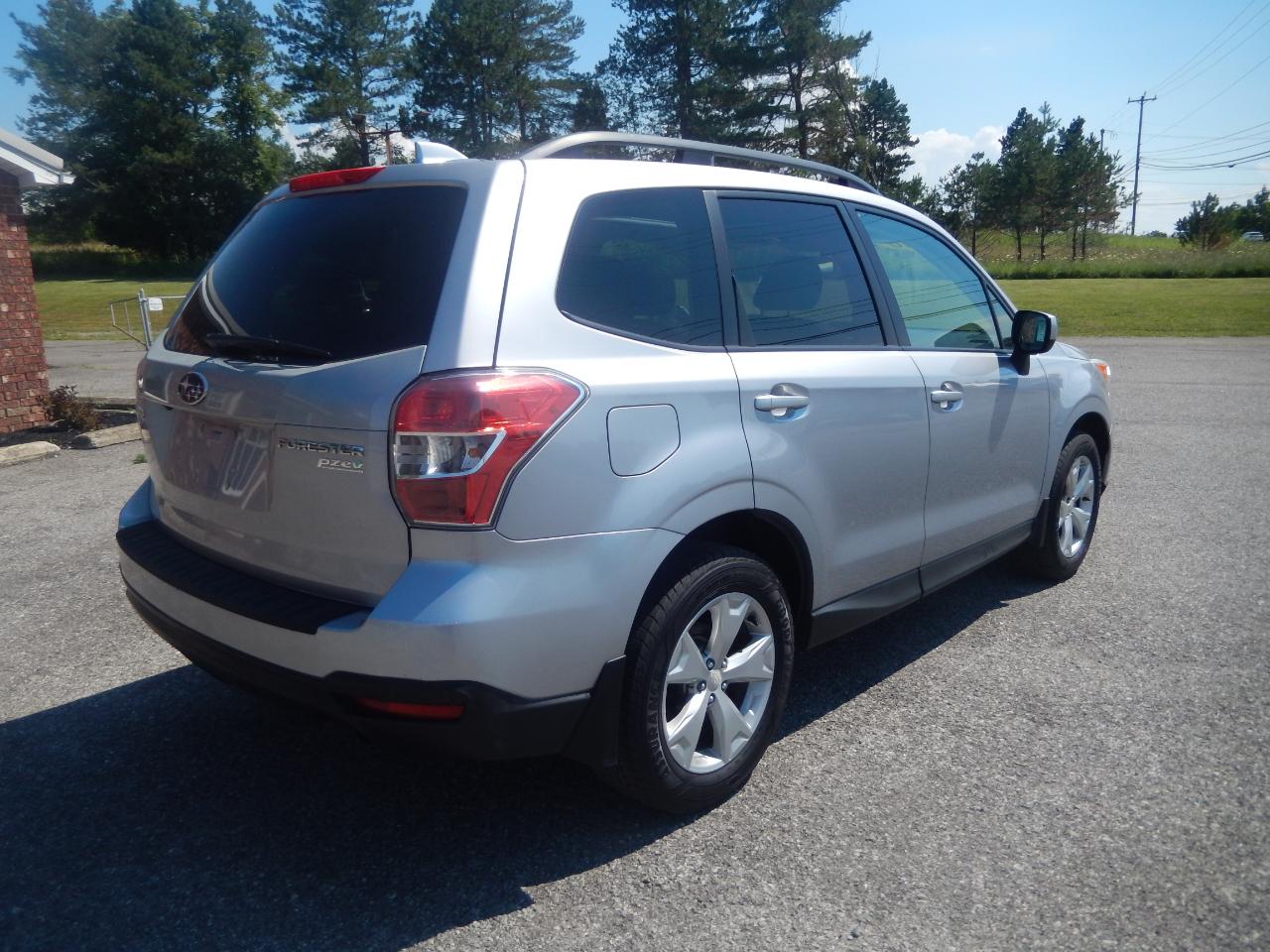 Subaru Forester 2.5i Premium PZEV CVT 2016