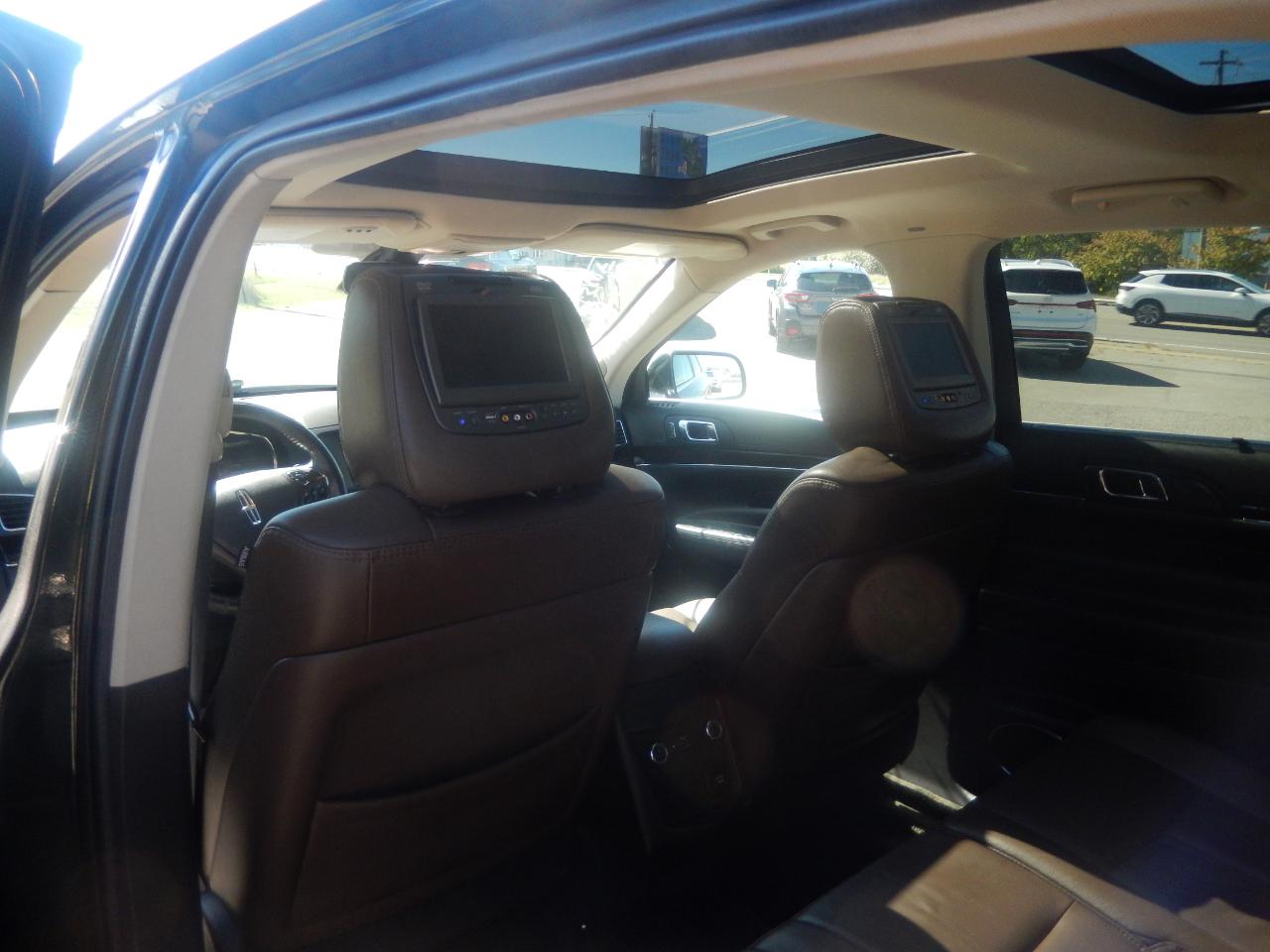 Lincoln MKT 3.5L with EcoBoost AWD 2015
