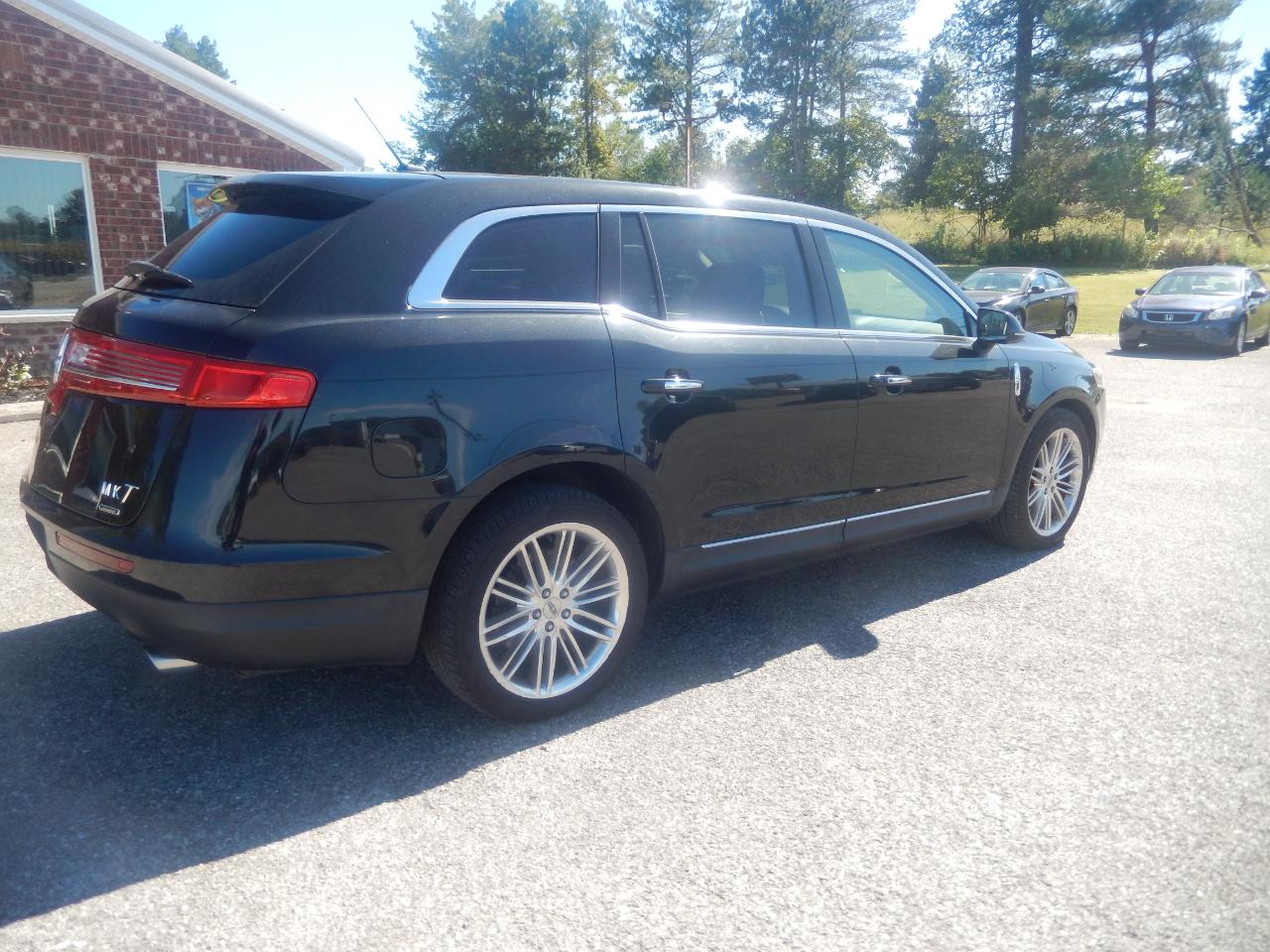 Lincoln MKT 3.5L with EcoBoost AWD 2015