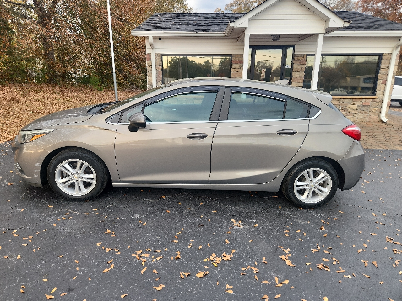 2017 Chevrolet Cruze LT Auto Hatchback
