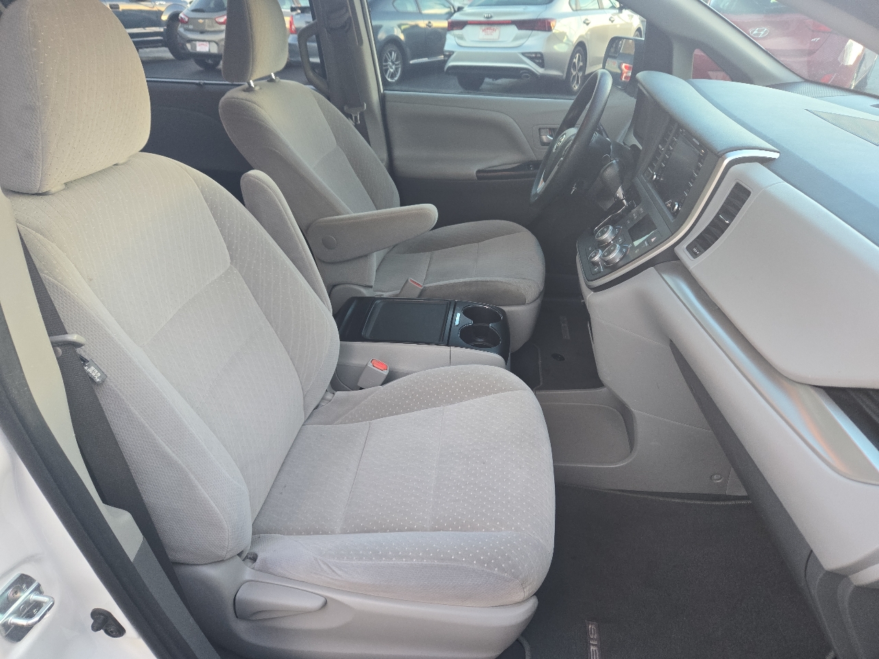 Toyota Sienna LE 7 Passenger 2020