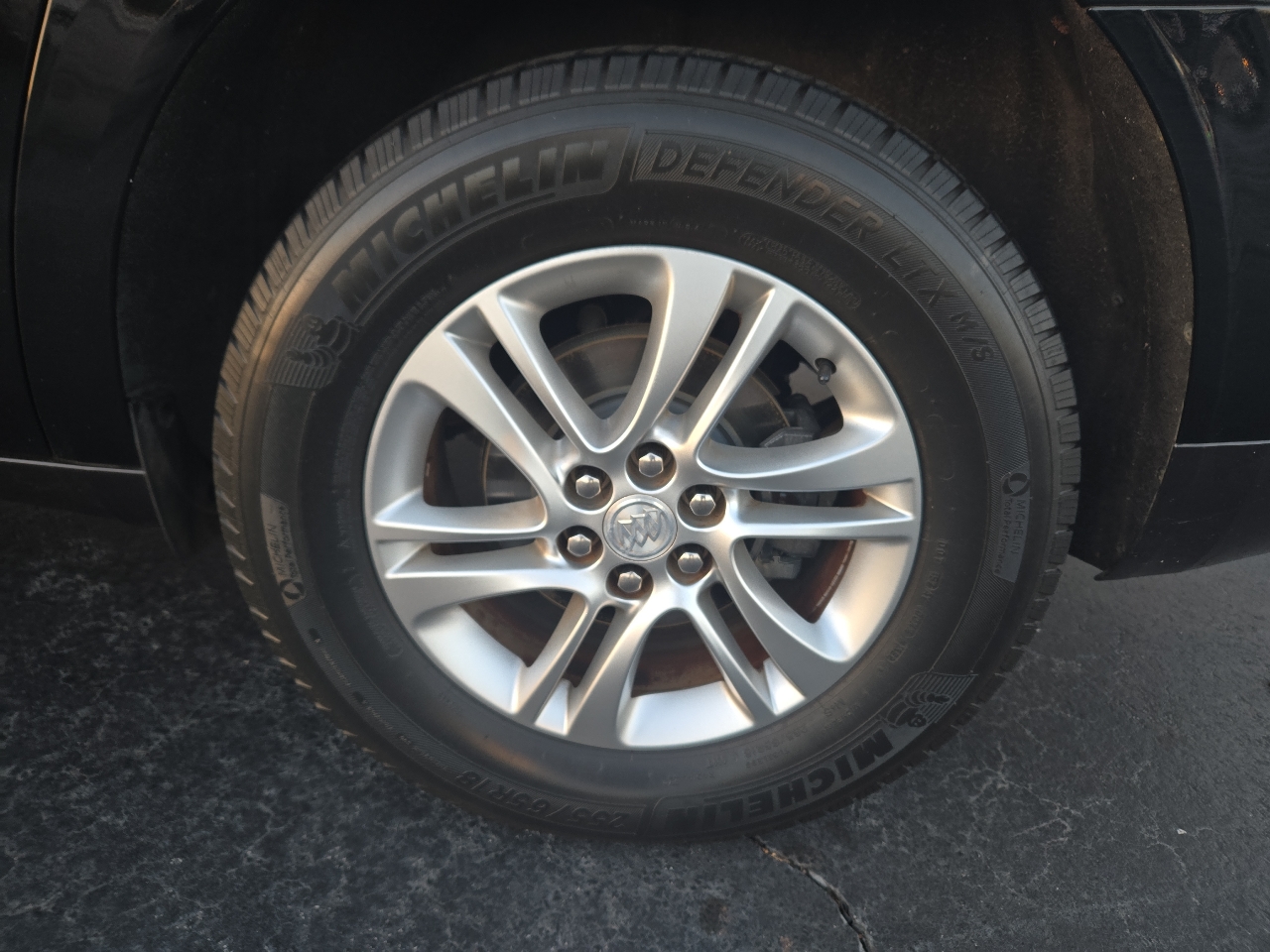 Buick Enclave Essence FWD 2018