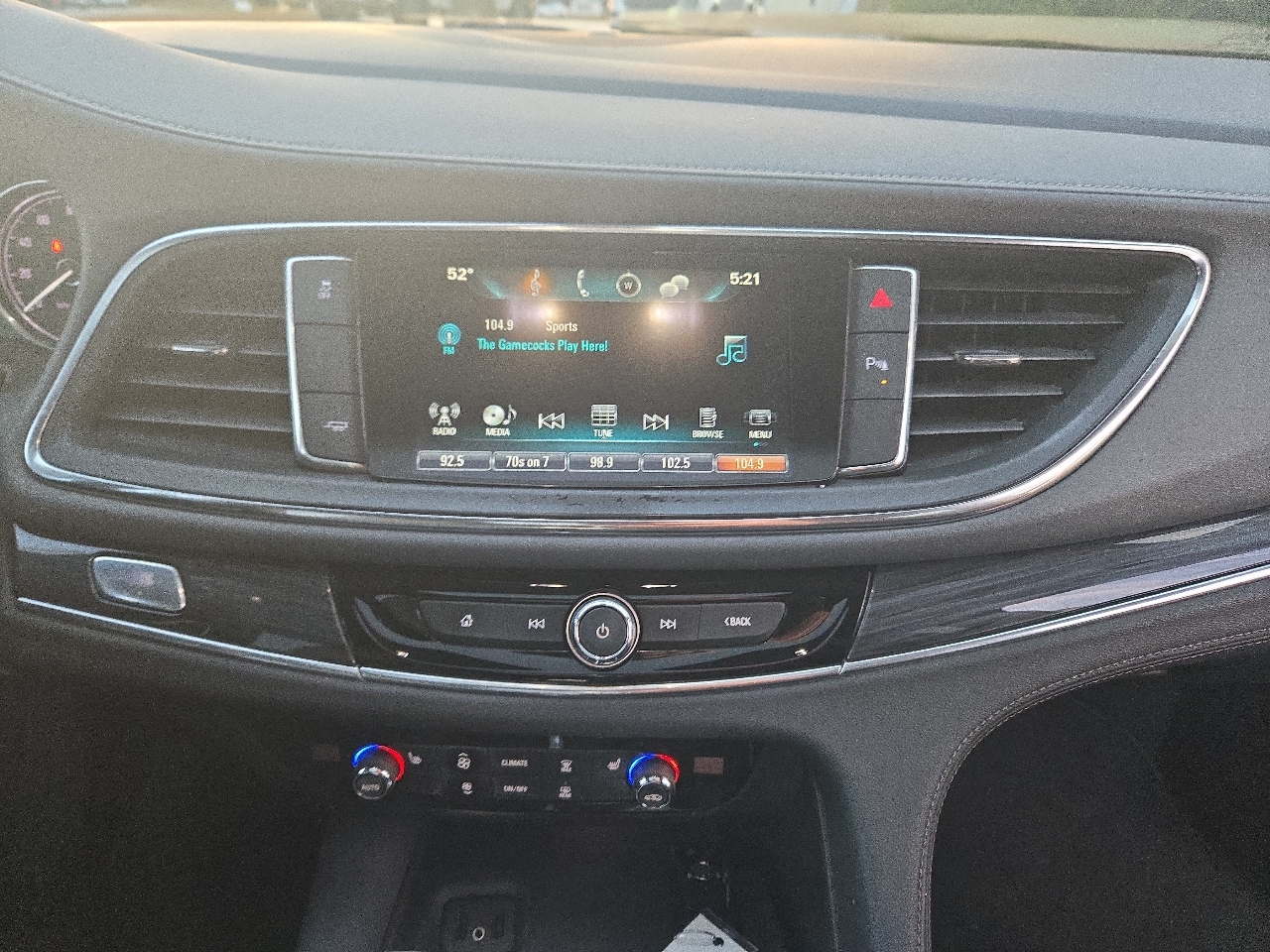 Buick Enclave Essence FWD 2018