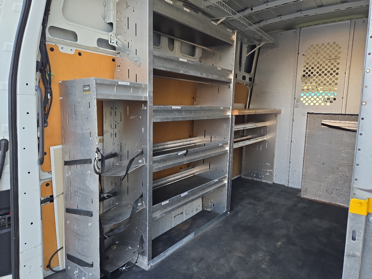 Nissan NV Cargo 2500 HD SV V8 High Roof 2017