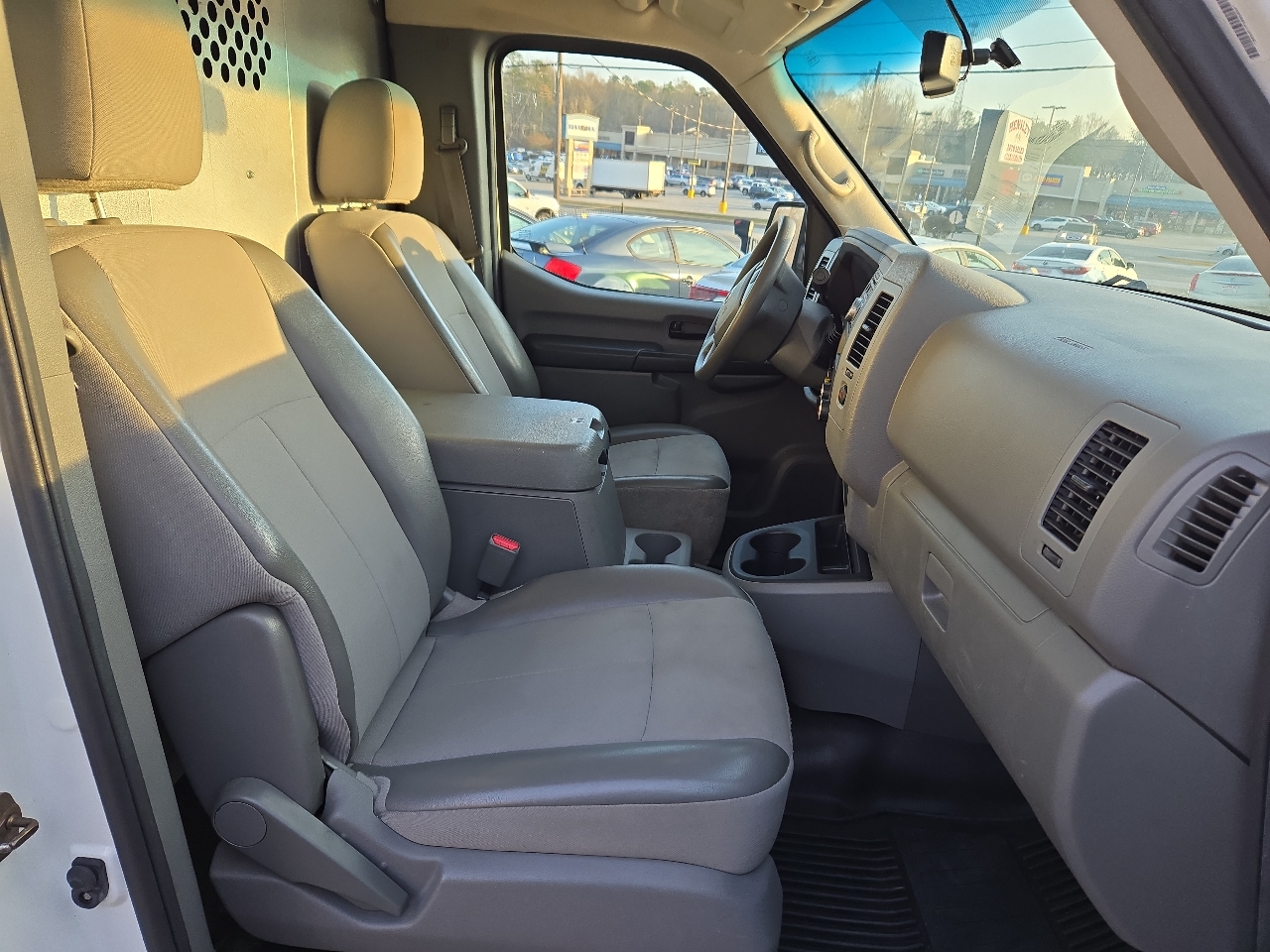 Nissan NV Cargo 2500 HD SV V8 High Roof 2017