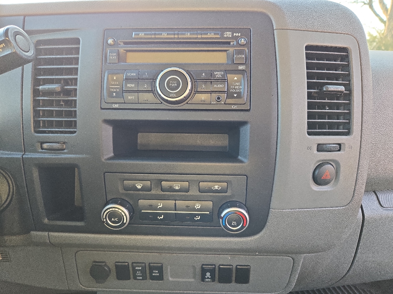 Nissan NV Cargo 2500 HD SV V8 High Roof 2017