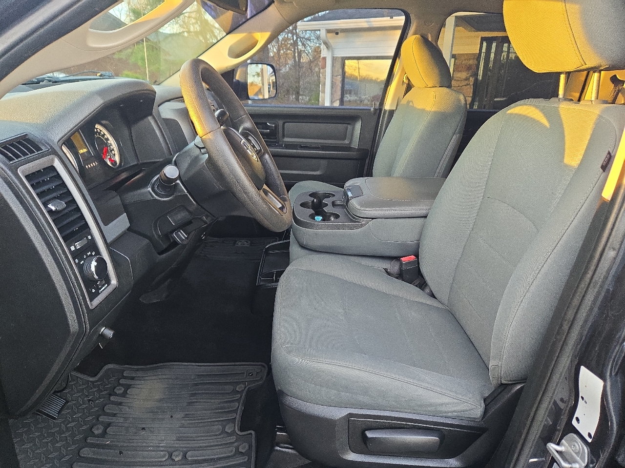 RAM 2500 Tradesman Crew Cab SWB 4WD 2017