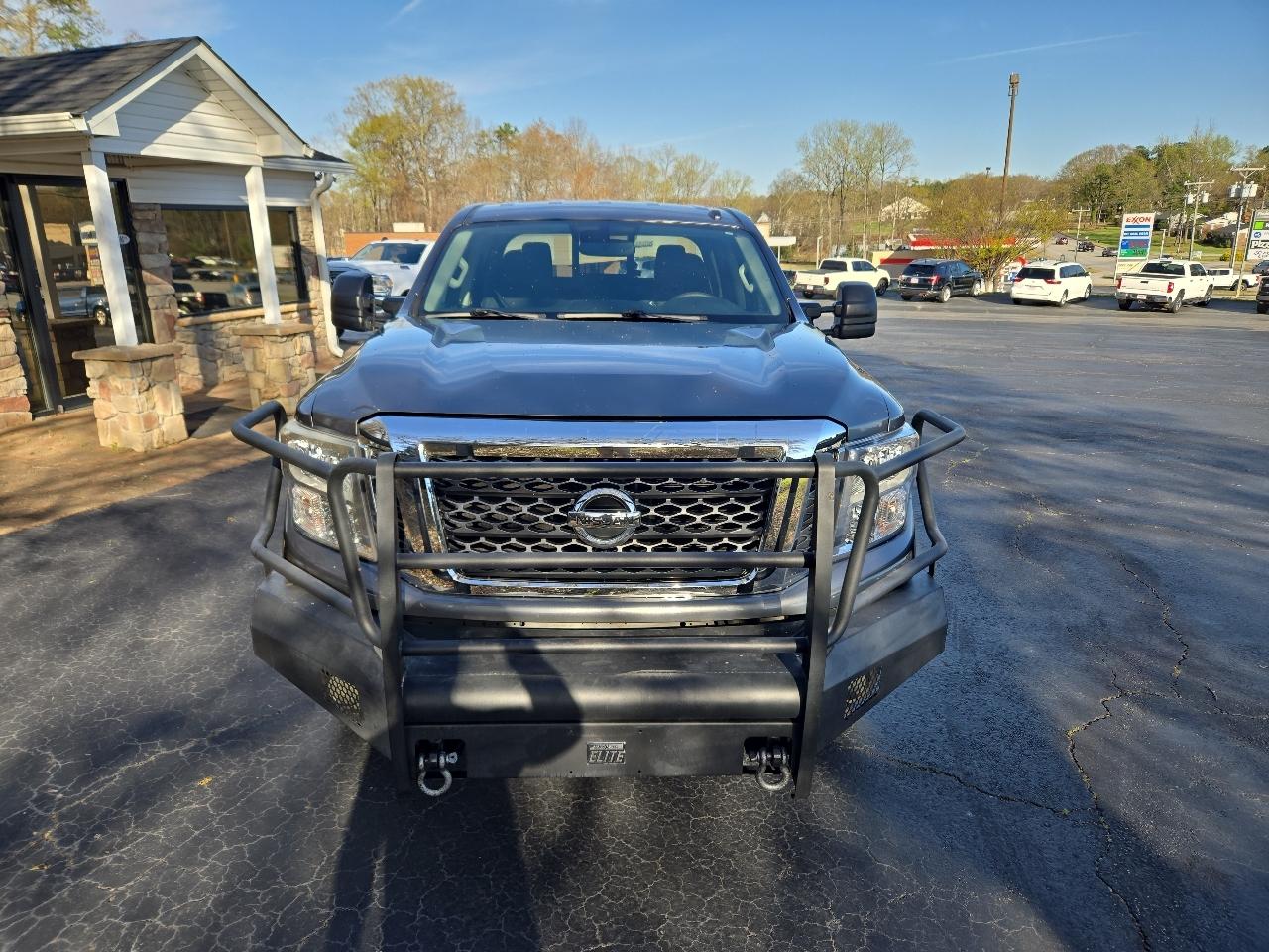 Nissan Titan XD 4WD Crew Cab SV Gas 2017