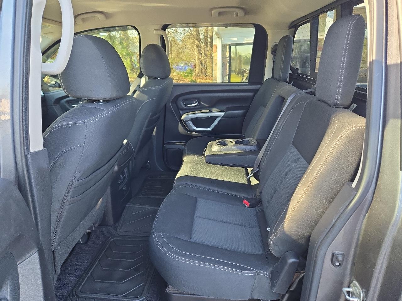 Nissan Titan XD 4WD Crew Cab SV Gas 2017