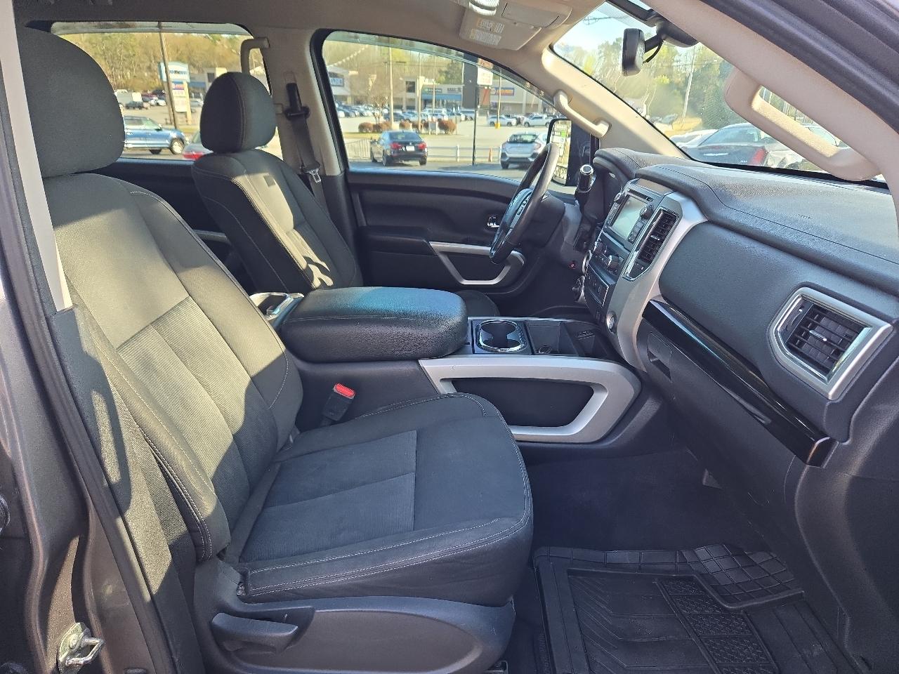 Nissan Titan XD 4WD Crew Cab SV Gas 2017