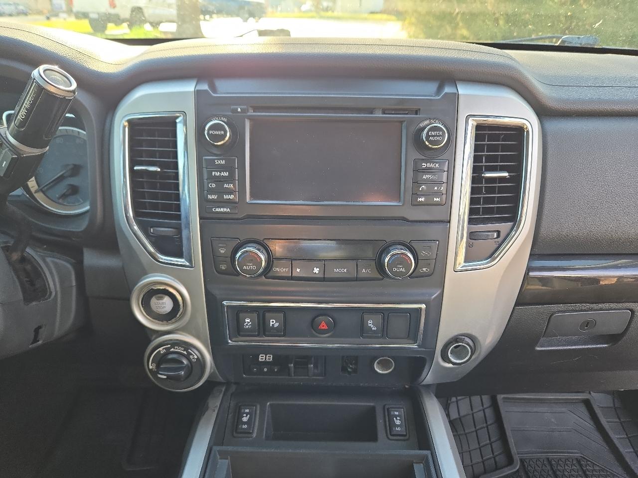 Nissan Titan XD 4WD Crew Cab SV Gas 2017