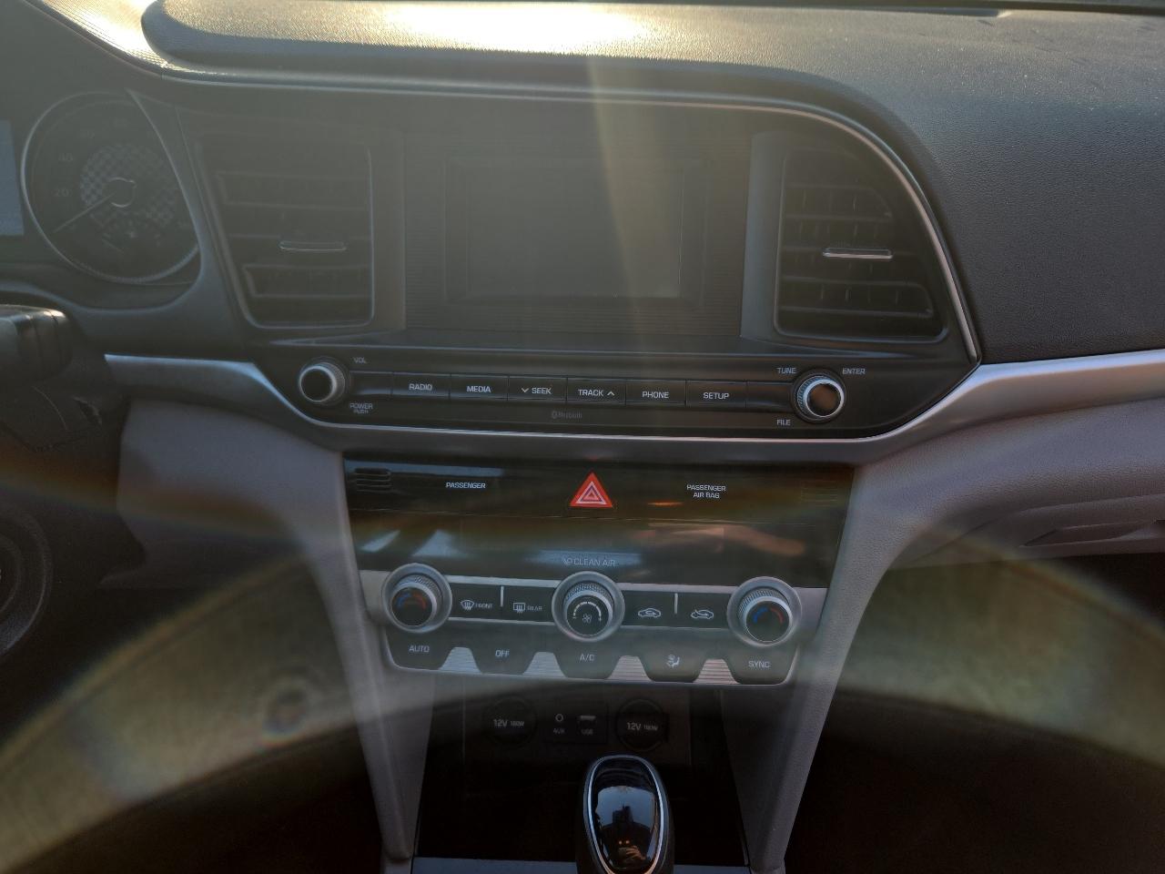 Hyundai Elantra SE 6M 2020