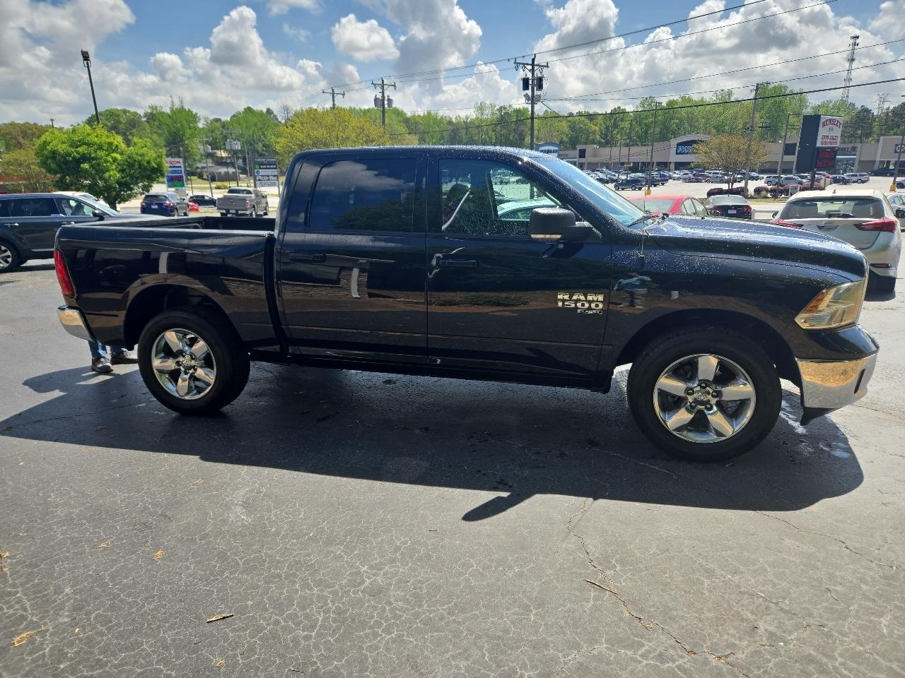RAM 1500 Classic Big Horn 4x4 Crew Cab 5'7" Box 2019