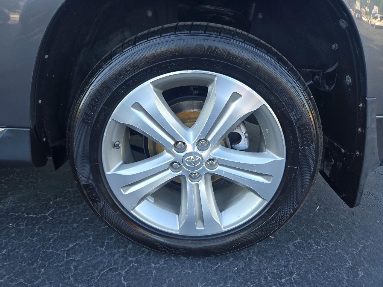 Toyota Highlander Limited 2WD 2012