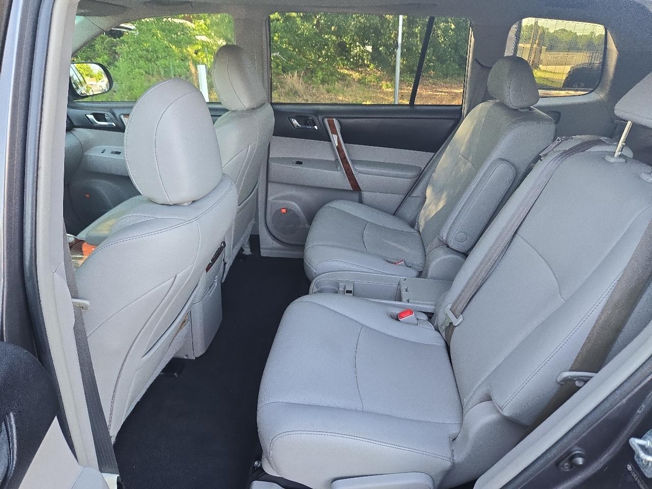 Toyota Highlander Limited 2WD 2012