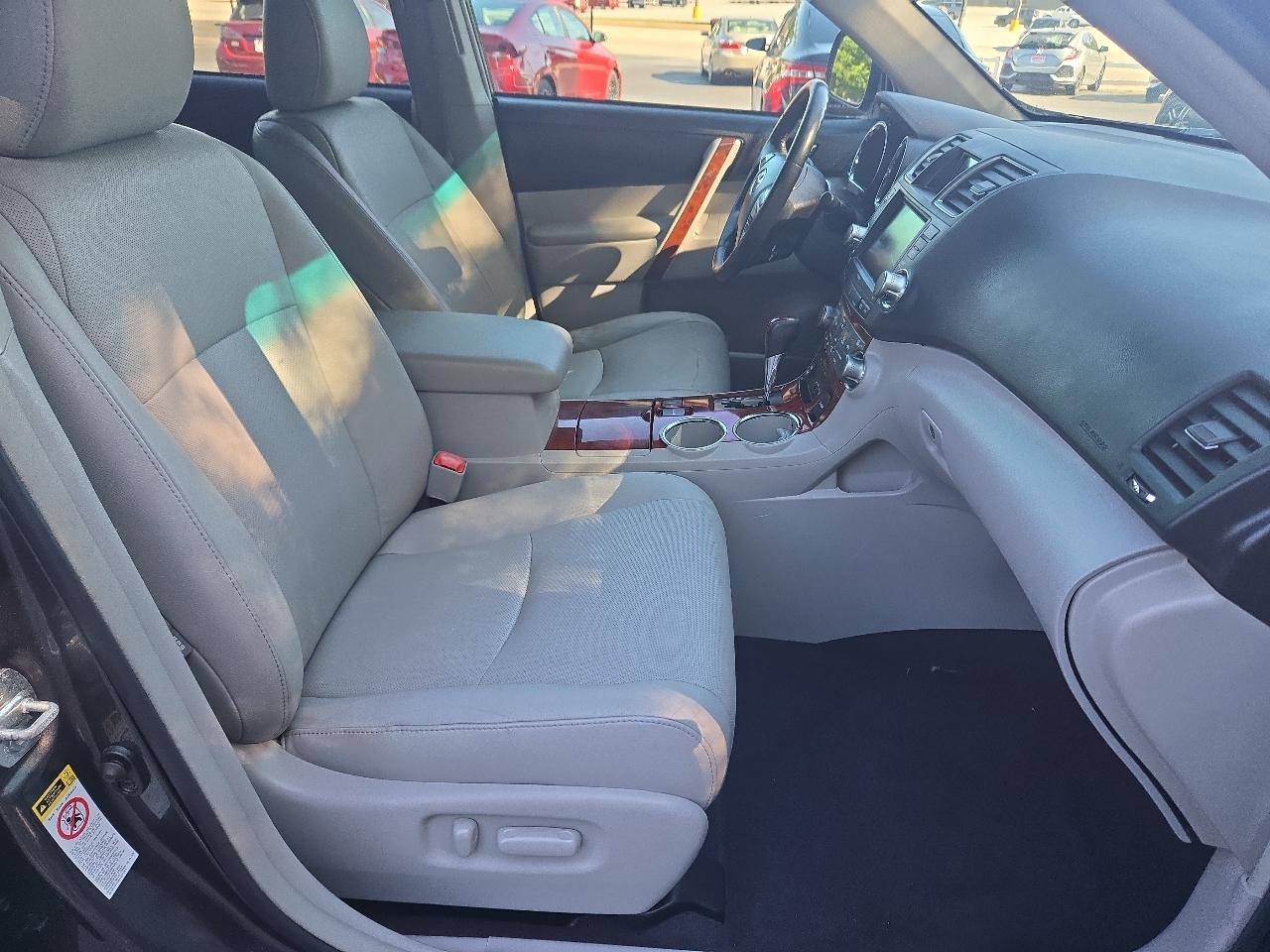 Toyota Highlander Limited 2WD 2012