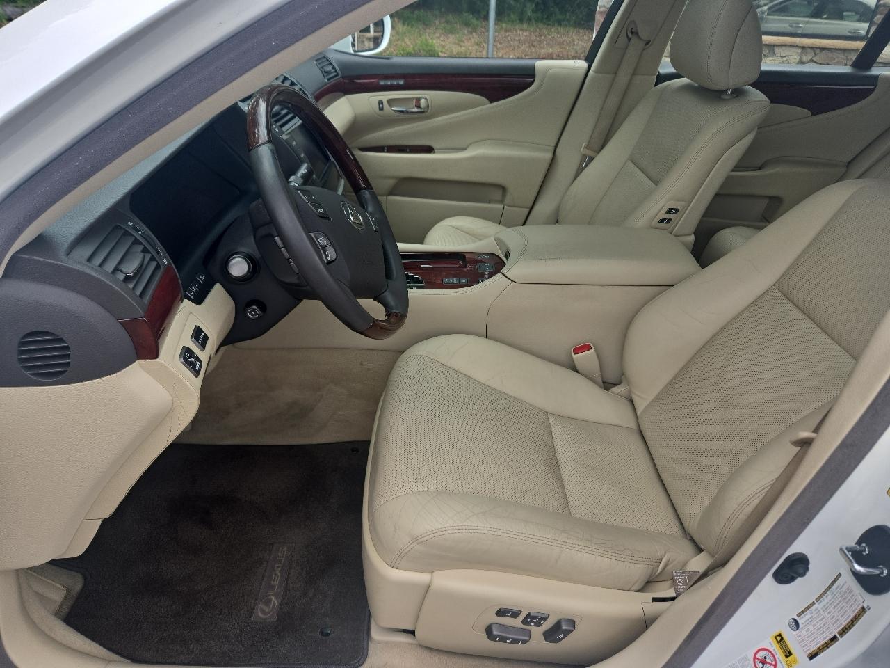 Lexus LS 460 Luxury Sedan 2011