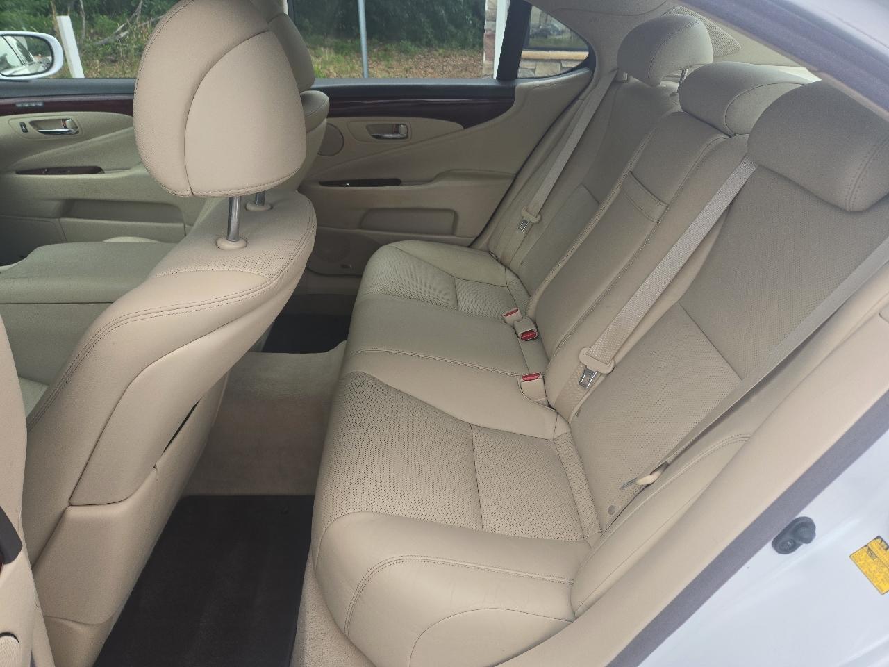Lexus LS 460 Luxury Sedan 2011