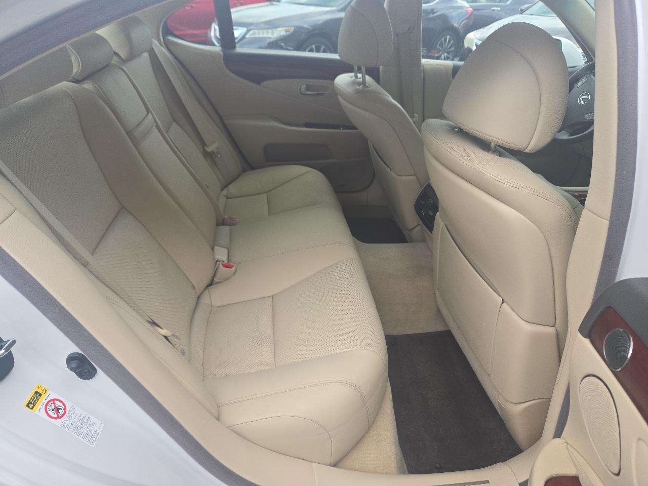 Lexus LS 460 Luxury Sedan 2011