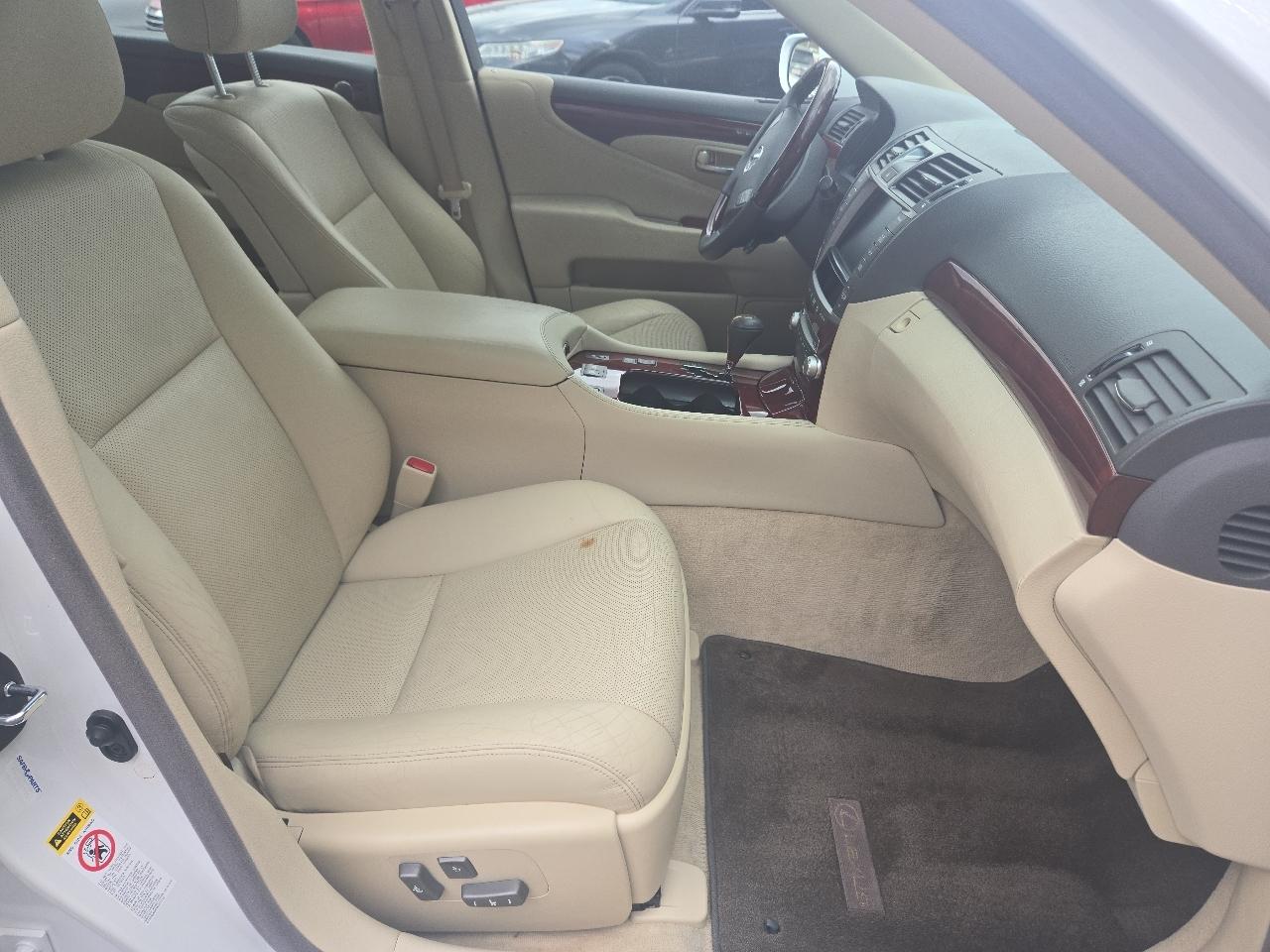 Lexus LS 460 Luxury Sedan 2011
