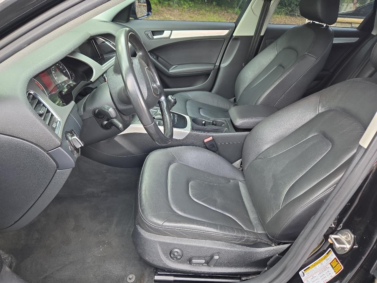 Audi A4 2.0T Premium Sedan quattro Manual 2012