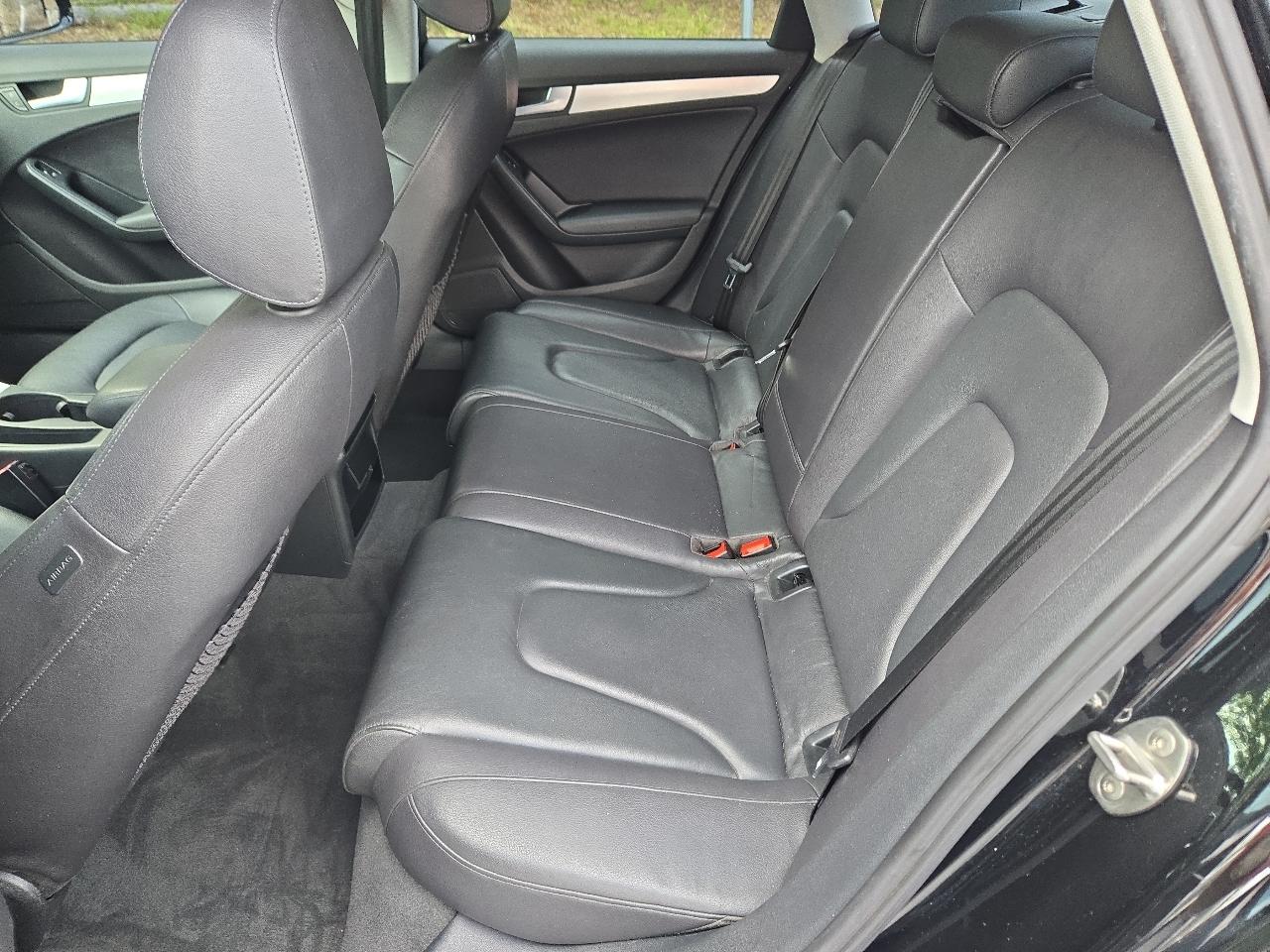Audi A4 2.0T Premium Sedan quattro Manual 2012