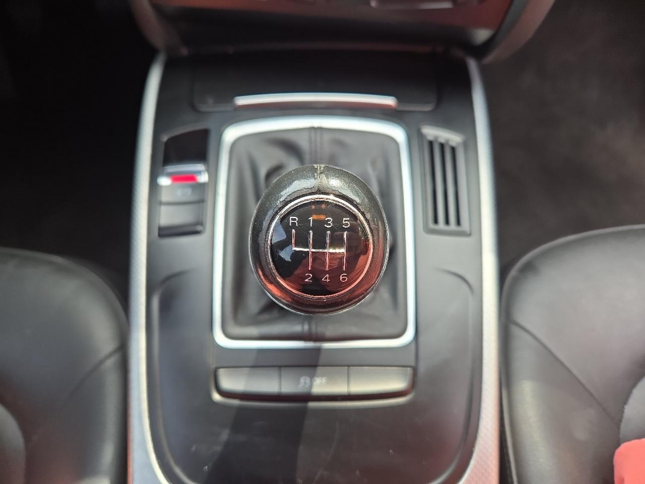 Audi A4 2.0T Premium Sedan quattro Manual 2012