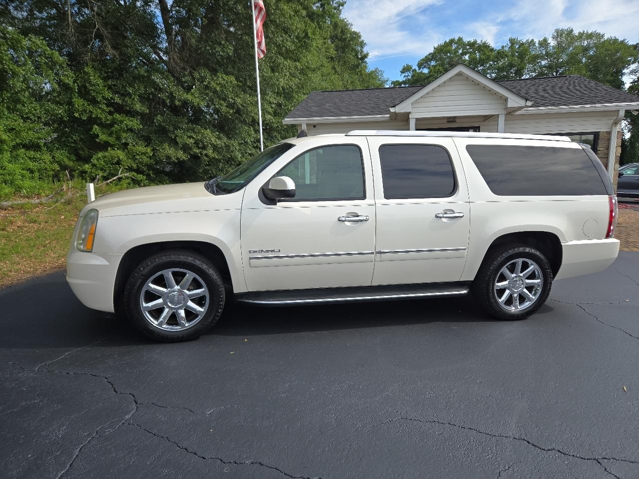 GMC Yukon Denali XL 4WD 2012