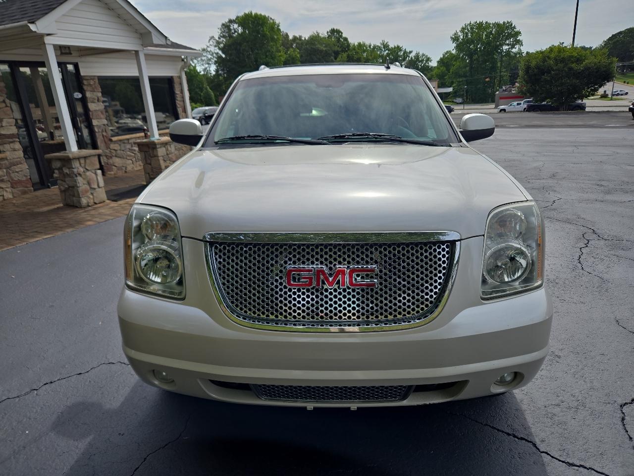 GMC Yukon Denali XL 4WD 2012